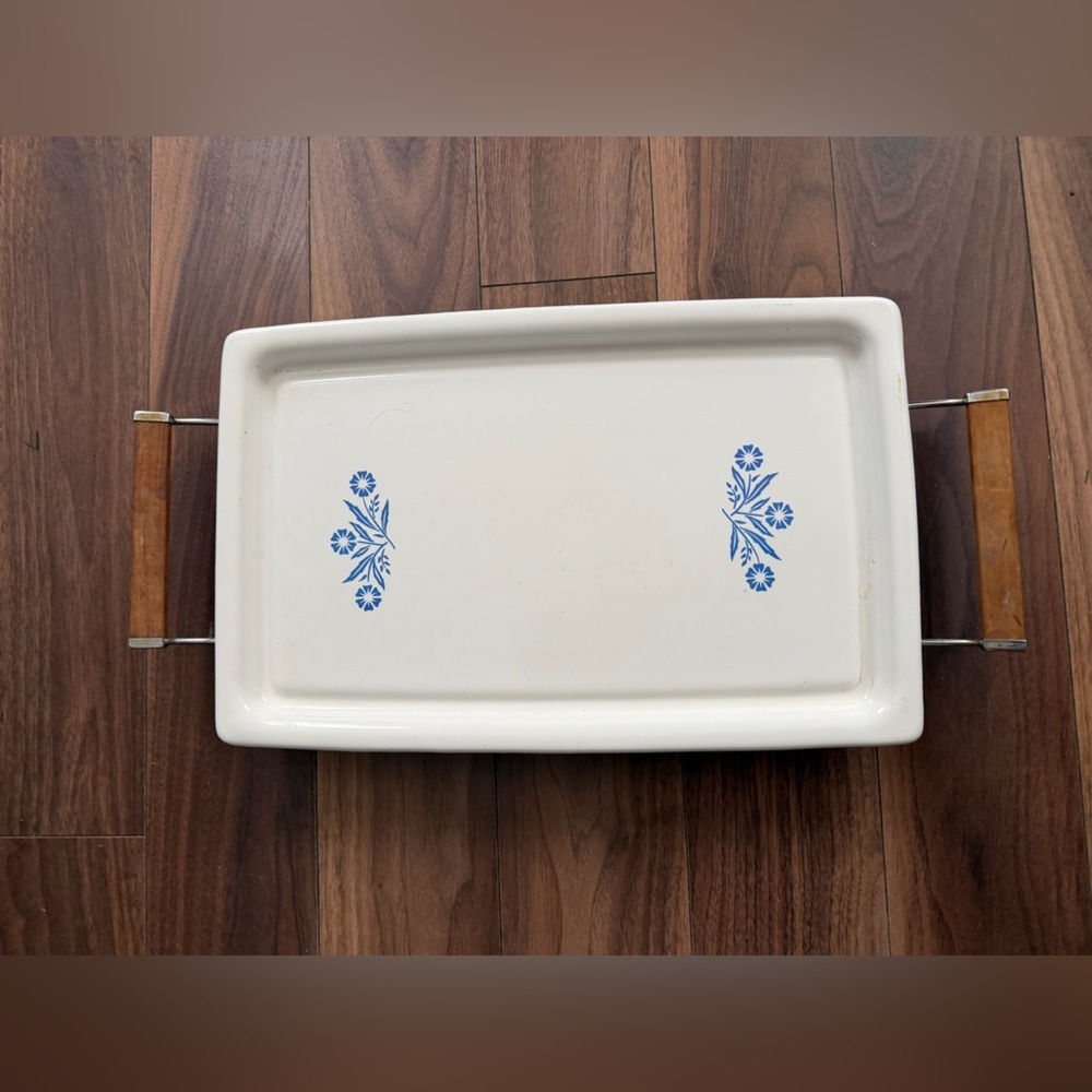 Corning Ware Cornflower Blue Serving Tray w Original Wood Handle Cradle (P-35-B)